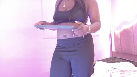 Snapshot of lovequeen02 chatting on 9, 5, 2026 L O V E online show from 9, 5, 2026