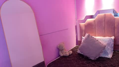 Snapshot of lovequeen02 chatting on 13, 5, 2026 L O V E online show from 13, 5, 2026