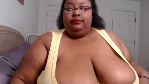 Snapshot of loves_aura chatting on 10, 12, 2024 Alyson online show from 10, 12, 2024