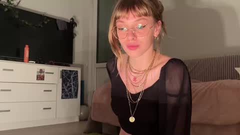 lovesstation online show from 18, 10, 2025