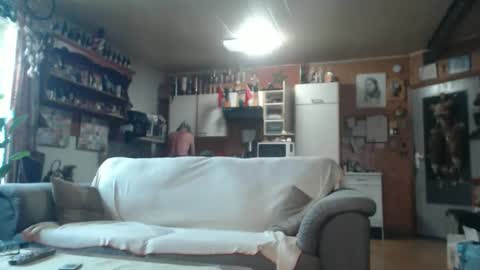Snapshot of lovetobenaked10 chatting on 20, 4, 2026 aaron online show from 20, 4, 2026
