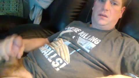 lovetocum37 online show from 5, 3, 2025