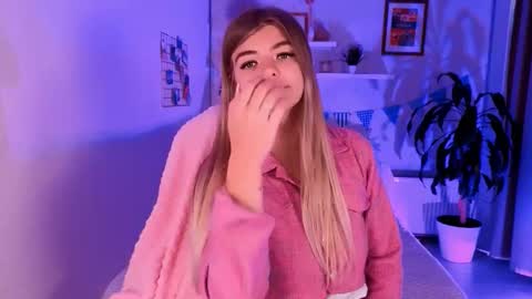 Snapshot of loveuken chatting on 5, 10, 2025 Barbie Follow me online show from 5, 10, 2025