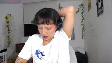 Snapshot of loving_alma chatting on 19, 6, 2026 loving_alma online show from 19, 6, 2026