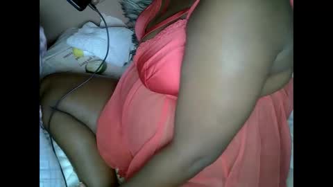 Snapshot of lowenyangvalentine chatting on 25, 11, 2025 lowenyangvalentine online show from 25, 11, 2025