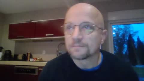 Snapshot of lrda49 chatting on 4, 12, 2025 Espigle online show from 4, 12, 2025