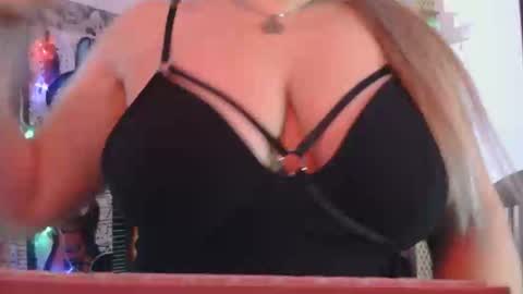 Snapshot of luanna837 chatting on 24, 5, 2026 luanna837 online show from 24, 5, 2026