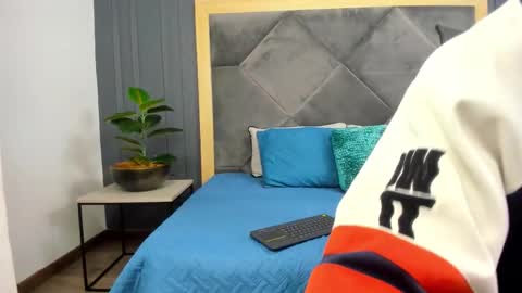 luca_morettii online show from 6, 10, 2025