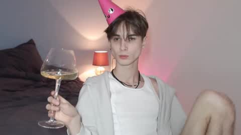 lucacharm online show from 19, 1, 2025