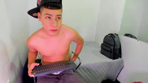 Snapshot of lucastorrez01 chatting on 4, 6, 2026 LUCAS TORREZ online show from 4, 6, 2026