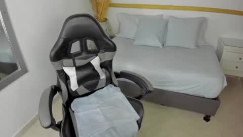Snapshot of luccia_smith chatting on 6, 10, 2025 L U C C I A online show from 6, 10, 2025