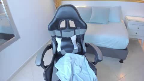 Snapshot of luccia_smith chatting on 8, 10, 2025 L U C C I A online show from 8, 10, 2025