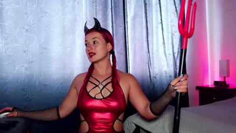Snapshot of luccycollins_ chatting on 21, 5, 2026 Luccy online show from 21, 5, 2026