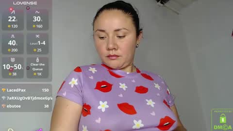 Snapshot of lucia_floress chatting on 8, 3, 2025 Anna online show from 8, 3, 2025