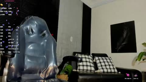 Snapshot of lucia_oregon chatting on 25, 5, 2026 L U C I A online show from 25, 5, 2026