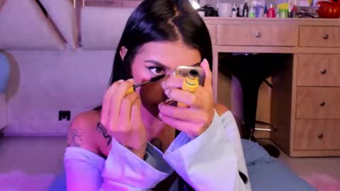 LuciaJhonnes online show from 20, 11, 2025