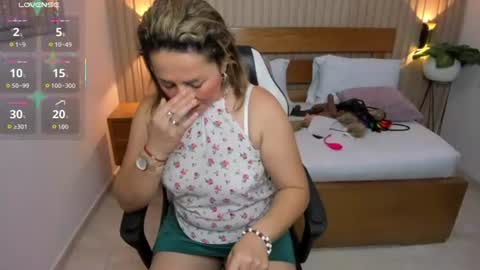 Snapshot of luciana_ballesteros chatting on 26, 6, 2026 Luciana online show from 26, 6, 2026
