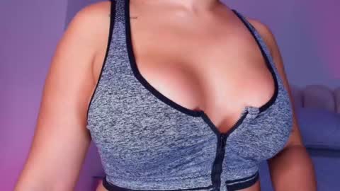 instagram luciana417  online show from 2, 12, 2025