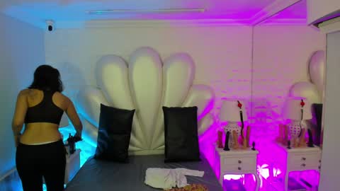 Snapshot of lucianacarter chatting on 16, 12, 2024 online show from 16, 12, 2024