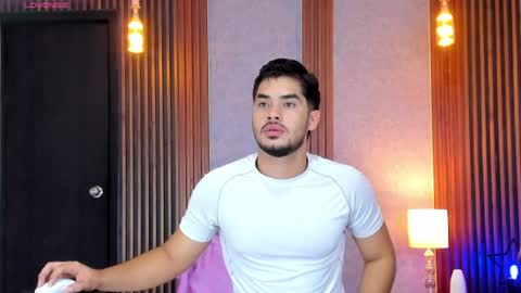 Snapshot of luciano_vitale_ chatting on 9, 7, 2026 Luciano online show from 9, 7, 2026