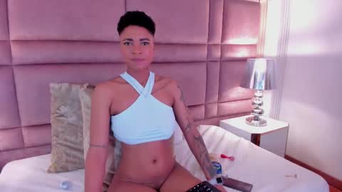  lucia wallace  online show from 7, 3, 2025