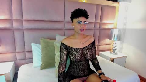  lucia wallace  online show from 21, 9, 2025