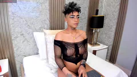  lucia wallace  online show from 5, 3, 2026