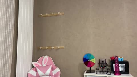 Snapshot of lucie_hot chatting on 4, 10, 2025 Lucie hot follow me on online show from 4, 10, 2025