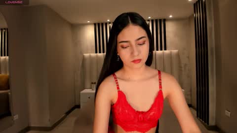 Snapshot of luciemartin_ chatting on 2, 3, 2026 Lucie Martin online show from 2, 3, 2026