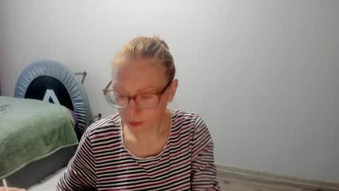 lucky_licky20 online show from 3, 12, 2024