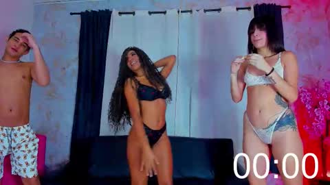 Snapshot of lucretia_love chatting on 4, 3, 2026 luna alice francisco mike online show from 4, 3, 2026