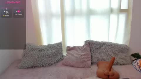 Snapshot of lucy_monroe_ chatting on 4, 3, 2025 Lucy online show from 4, 3, 2025