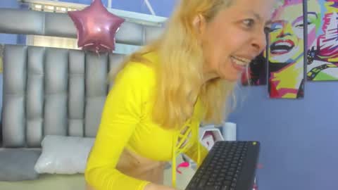  SleepyAbuela online show from 18, 11, 2025