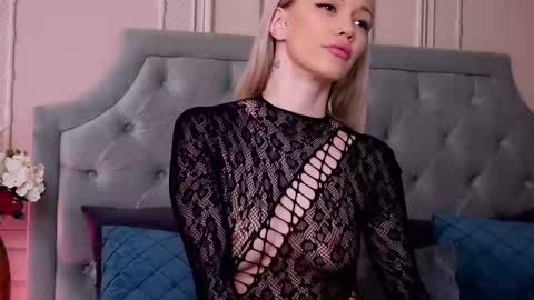 Snapshot of lucyaddison chatting on 20, 2, 2025 LucyAddison online show from 20, 2, 2025