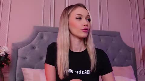 LucyAddison online show from 14, 10, 2025