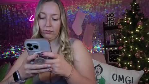 Snapshot of lucyallen4201 chatting on 20, 12, 2025 lucyallen4201 online show from 20, 12, 2025