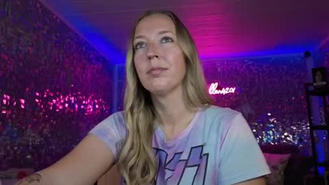 Snapshot of lucyallen4201 chatting on 1, 6, 2026 lucyallen4201 online show from 1, 6, 2026