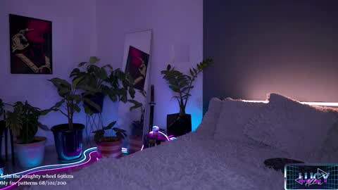 Snapshot of lucyallenx chatting on 27, 11, 2025 Lucy Alien online show from 27, 11, 2025