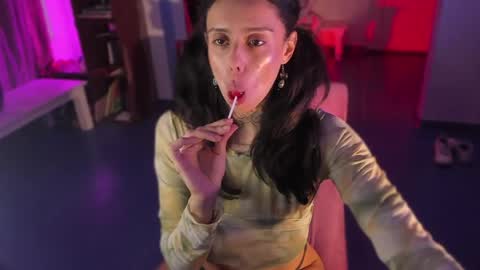 Snapshot of lucyklumm chatting on 16, 4, 2026 MALAMOR online show from 16, 4, 2026