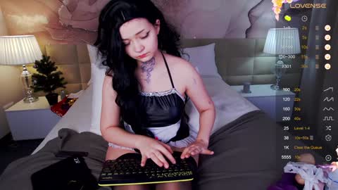 lucyvee online show from 4, 12, 2024