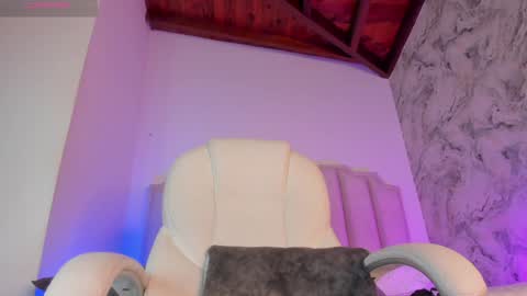 Lucy Vega online show from 17, 1, 2025