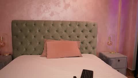 LucyWillow online show from 19, 1, 2026