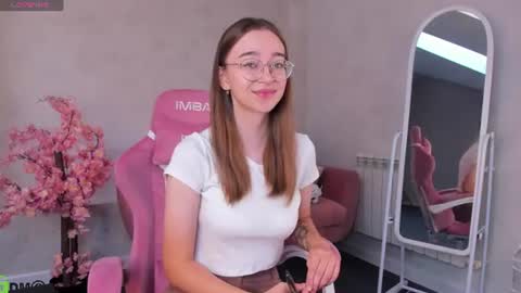 Snapshot of lucyy_green chatting on 21, 6, 2026 Lucy online show from 21, 6, 2026