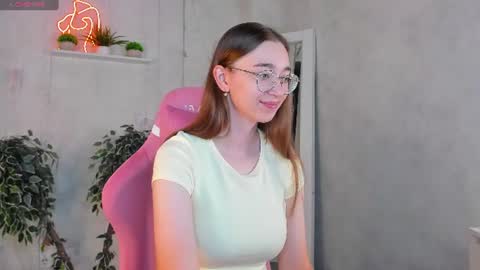Snapshot of lucyy_green chatting on 23, 6, 2026 Lucy online show from 23, 6, 2026