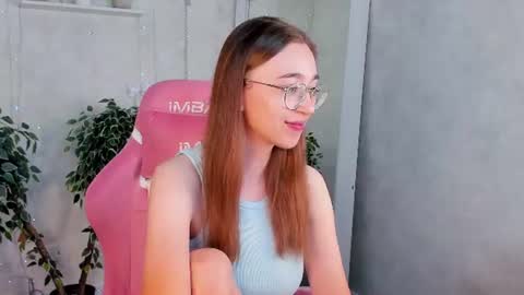 Snapshot of lucyy_green chatting on 25, 6, 2026 Lucy online show from 25, 6, 2026