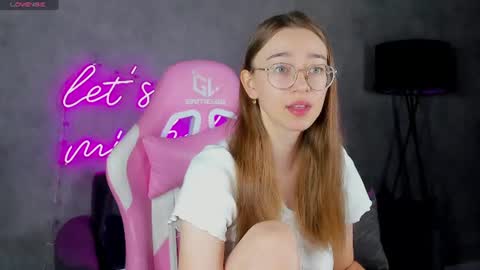 Snapshot of lucyy_green chatting on 29, 6, 2026 Lucy online show from 29, 6, 2026