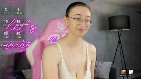 Snapshot of lucyy_green chatting on 7, 7, 2026 Lucy online show from 7, 7, 2026