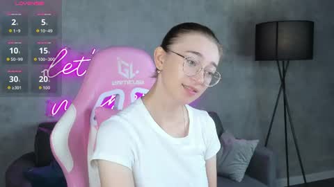 Snapshot of lucyy_green chatting on 24, 7, 2026 Lucy online show from 24, 7, 2026
