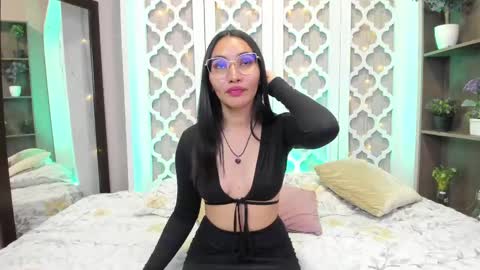 Snapshot of lucyy_liiu chatting on 23, 12, 2024 Lucy Liiu online show from 23, 12, 2024
