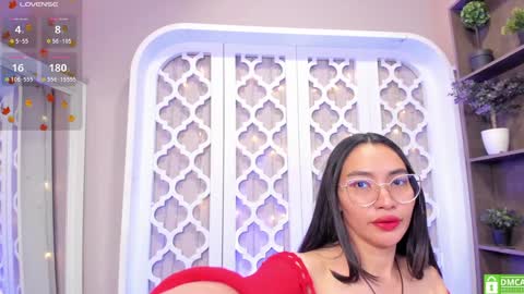 Snapshot of lucyy_liiu chatting on 5, 1, 2025 Lucy Liiu online show from 5, 1, 2025